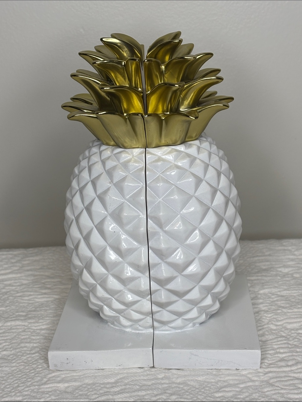 Gold & White Pineapple Sculpture Bookends - Decorative Home Accent